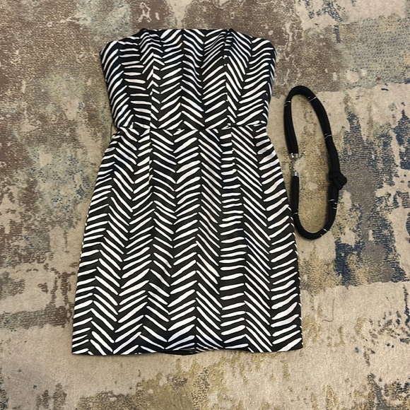 BCBG Rope Belt Strapless Black and White Dress. Size 4 - Picture 5 of 7
